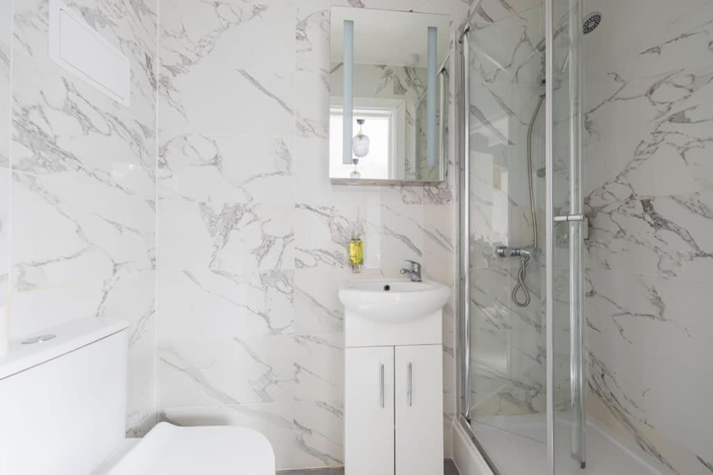 Victorian Beauty With Private Toilet And Shower Near Tube Station London Kültér fotó